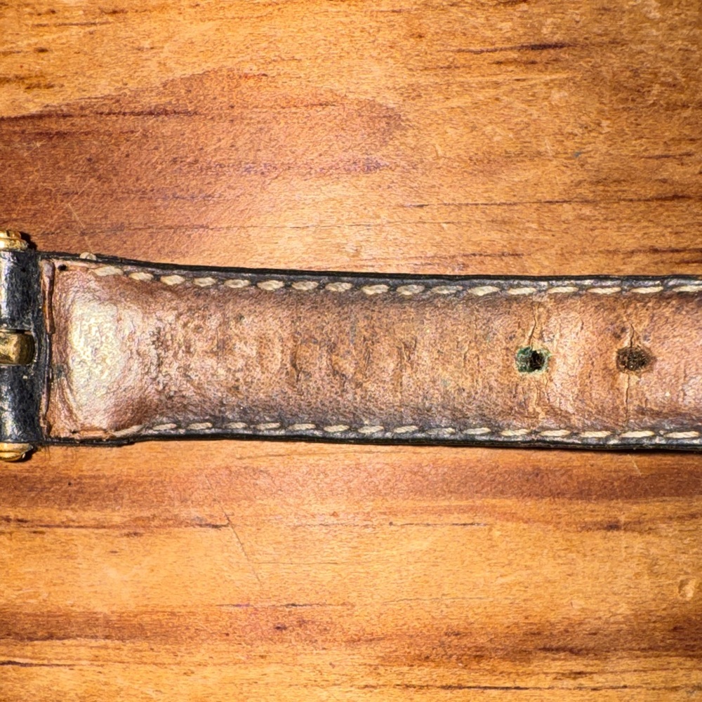 Gucci Men's Watch with Black Strap and Gold Accents - Picture 4 of 6
